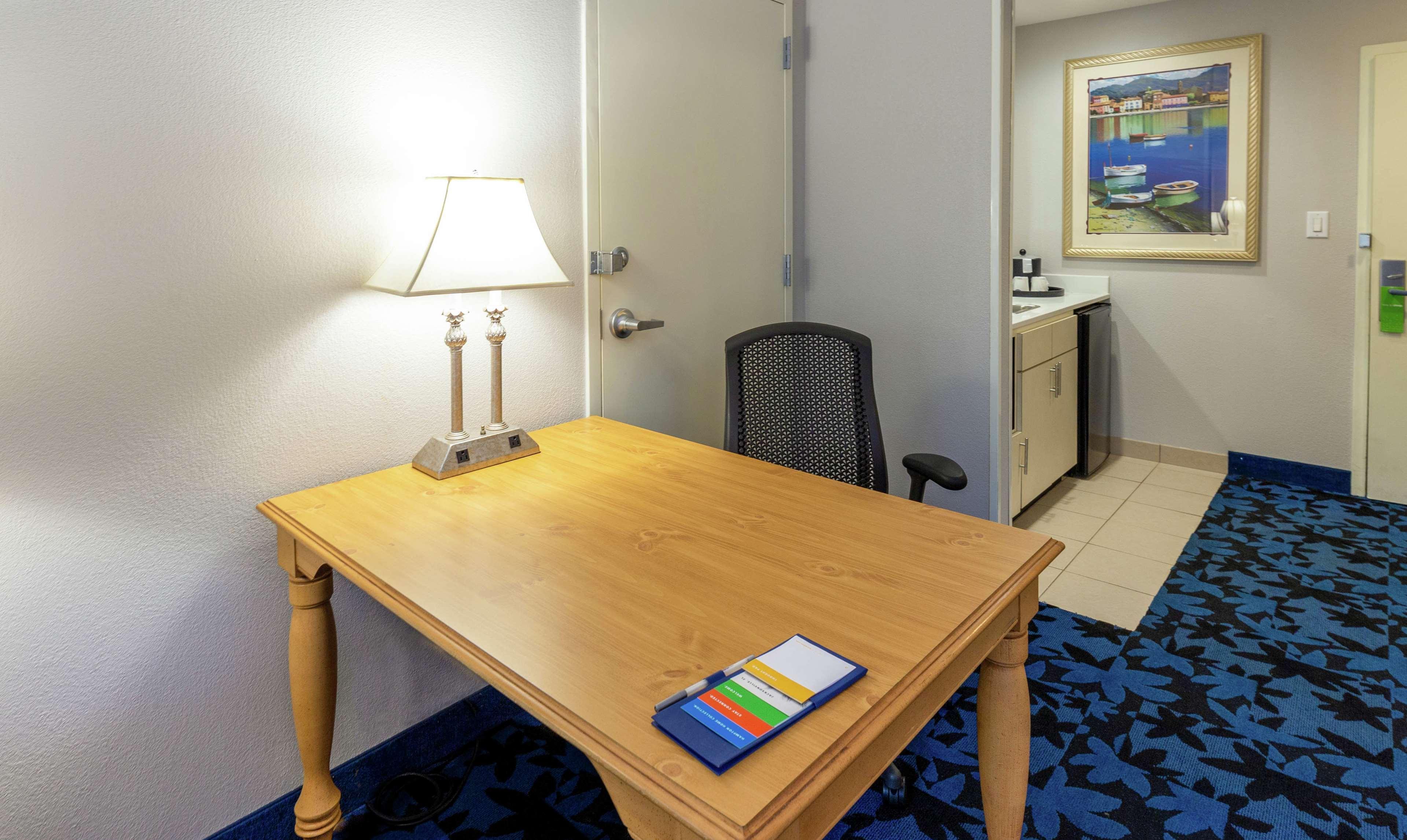 Hampton Inn & Suites Jacksonville Deerwood Park Extérieur photo